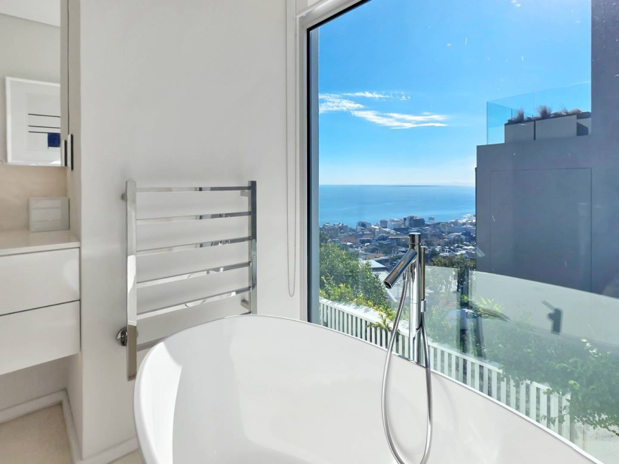 5 Bedroom Property for Sale in Fresnaye Western Cape